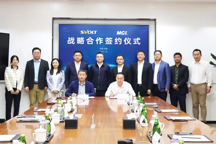 1761267067247801NBy5.jpg 签约照片.jpg